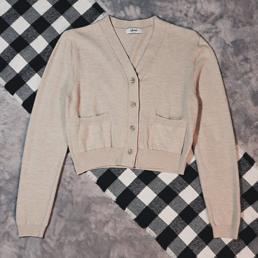 Chuu | Cropped V-Neck Wool Knit Cardigan